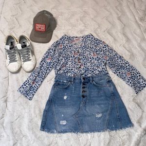 Free People distressed A line denim jean skirt good preowned condition size 25